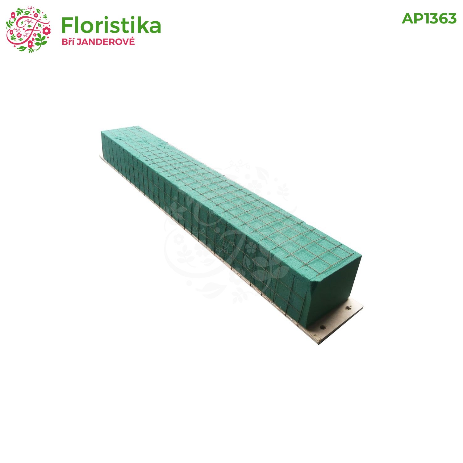 Aranžovacia hmota v kovovej sieti s dreveným podkladom