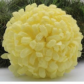 Kvet chryzantémy z voskovaného papiera