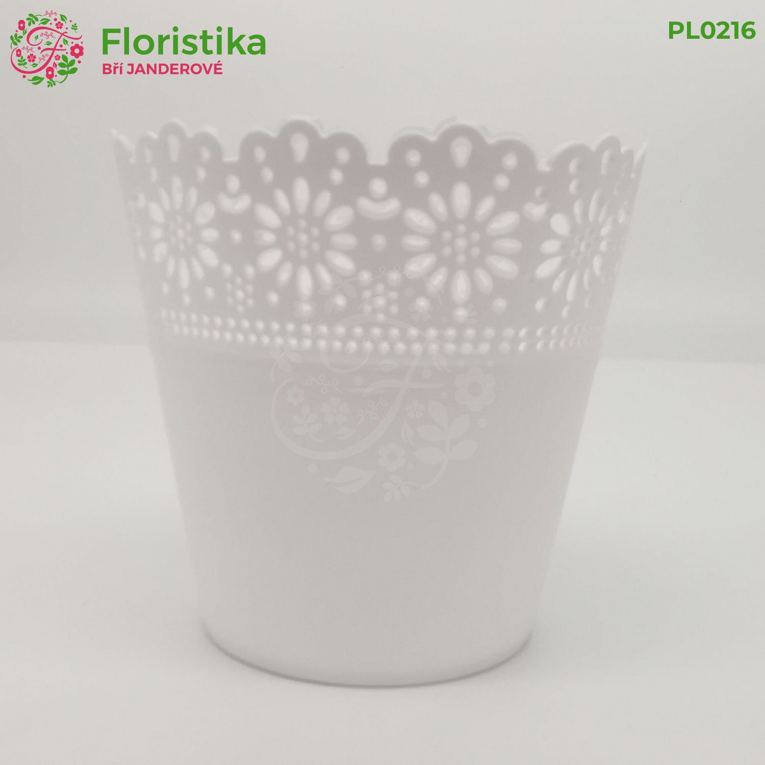 Platový kryt biely s čipkou